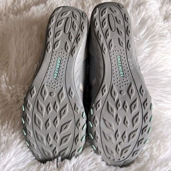 Sketchers Relaxed Fit Breathe Easy Allure Memory Foam Slip On Sneakers 9 - Picture 5 of 12